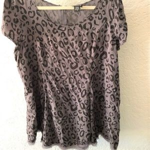 !! 4/$20 SALE!! Torrid Leopard Blouse- 0